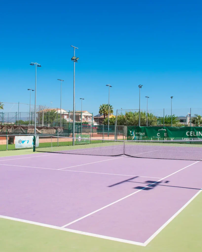 Pista de tenis en Iale Sport Center.