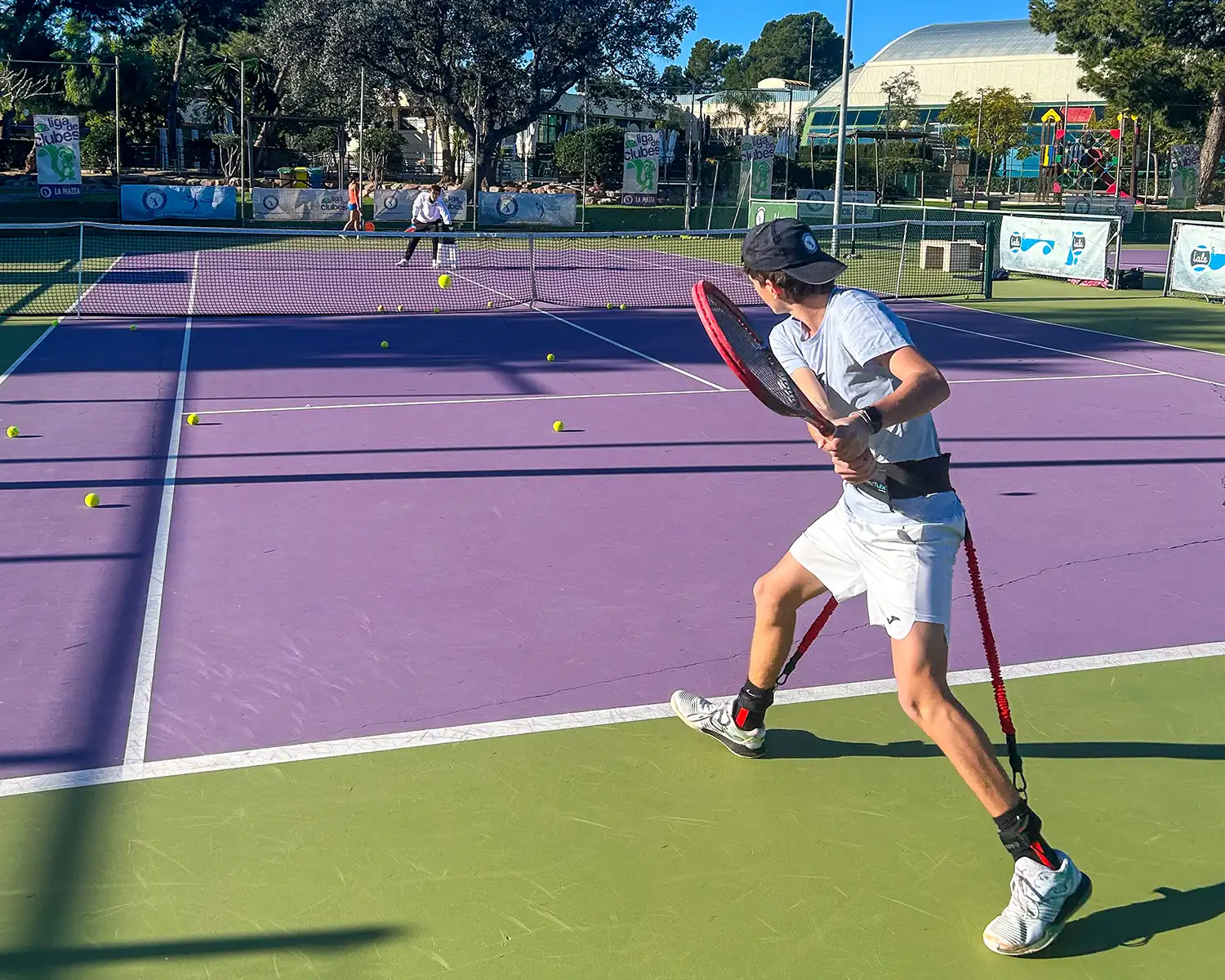 Entrenamiento físico stage de tenis de verano.
